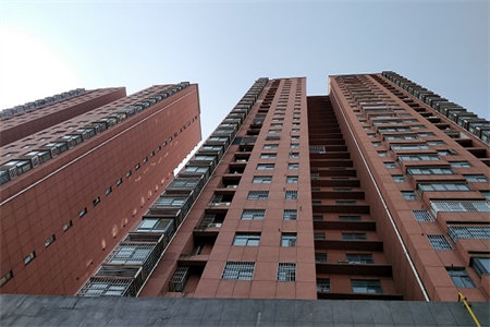 出售龙都金惠园小区3室2厅2卫137平精装修